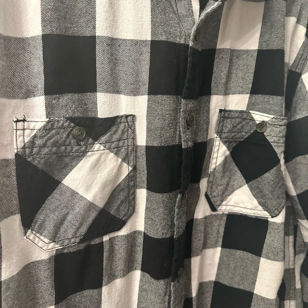 Graphic Stevie Nicks Checkered flannel. Men’s size Medium - Picture 5 of 9